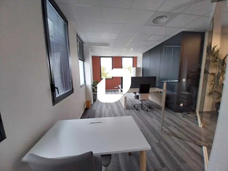 Bureau dans Eysines à louer - Photo intérieure – Image 2 sur 14