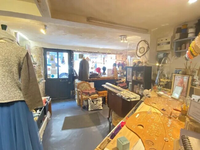 Plus de détails pour 12 Rue Trousseau, Paris - Local commercial à vendre