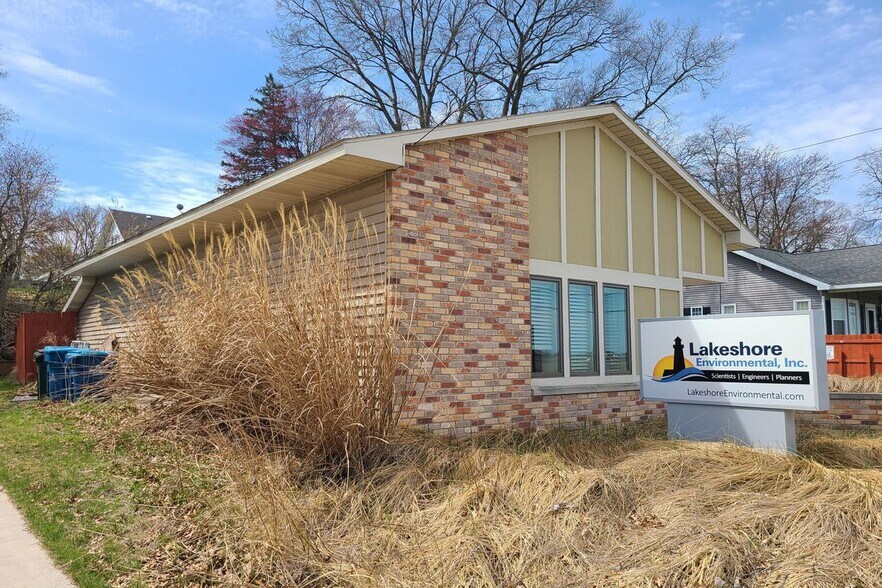 2341 Lakeshore Dr, Muskegon, MI à vendre - Photo de l’immeuble – Image 2 sur 7