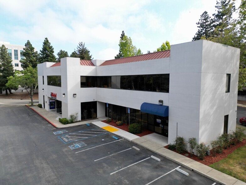 111 Review Way, Hayward, CA à louer - Photo de l’immeuble – Image 3 sur 9