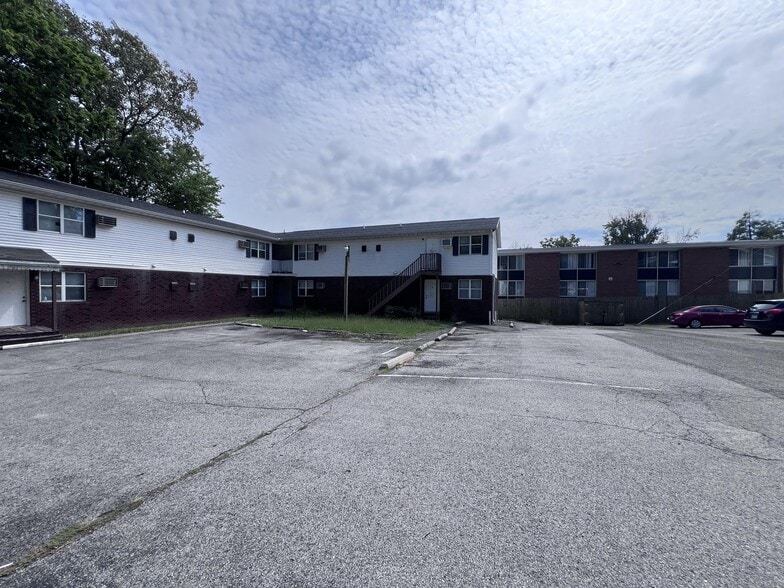 605 W College St, Carbondale, IL à vendre - Photo de l’immeuble – Image 3 sur 11