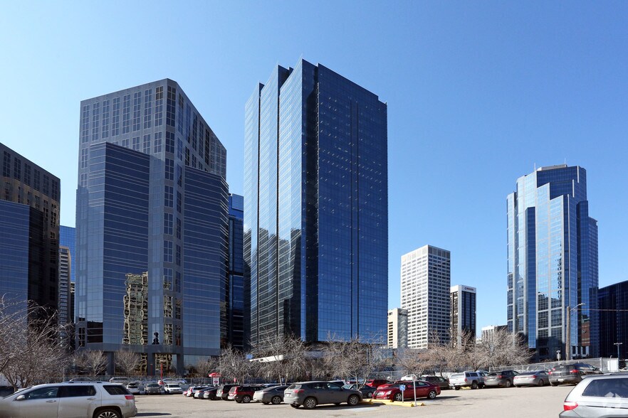 215 2nd St SW, Calgary, AB à louer - Photo de l’immeuble – Image 2 sur 8
