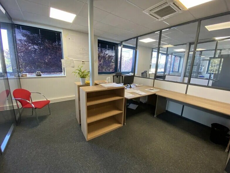Bureau dans Écully à louer - Photo de l’immeuble – Image 2 sur 9