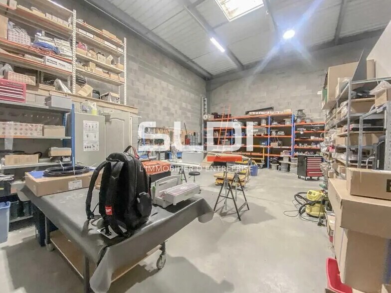Bureau dans Décines-Charpieu à louer - Photo de l’immeuble – Image 2 sur 5