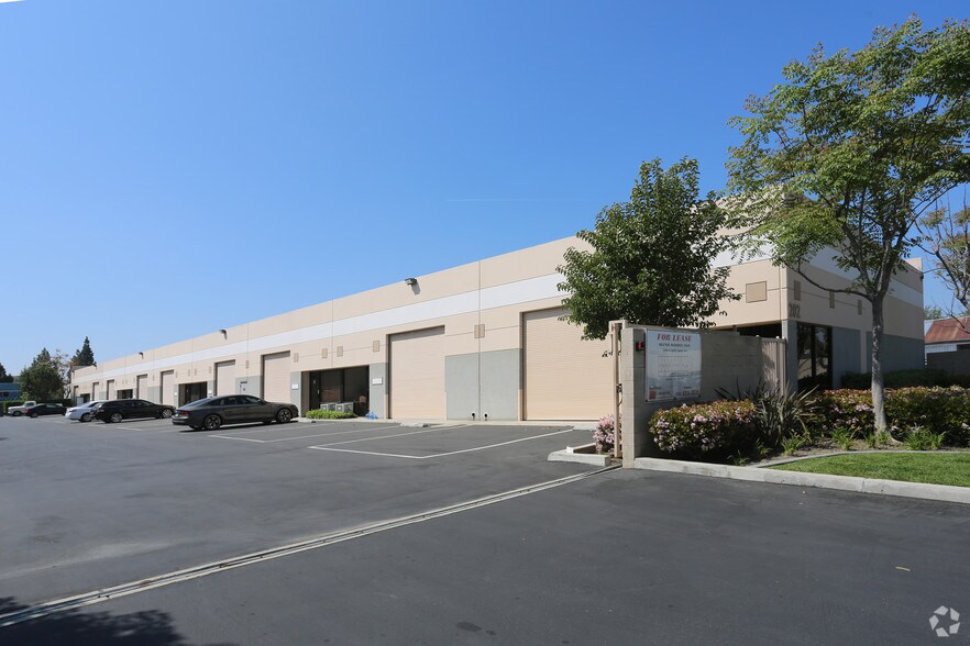 202 E Alton Ave, Santa Ana, CA à louer - Photo principale – Image 3 sur 8