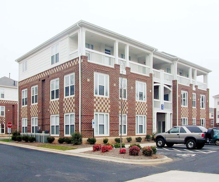 710 Northeast Dr, Davidson, NC à louer - Photo de l’immeuble – Image 1 sur 14