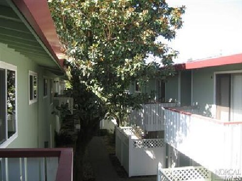 445 S E St, Santa Rosa, CA à vendre - Photo principale – Image 2 sur 4