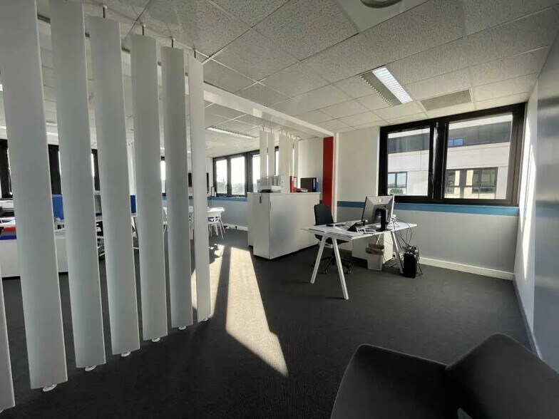 Bureau dans Compiègne à louer - Photo de l’immeuble – Image 2 sur 6