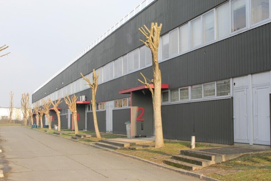 30 Rue Des Osiers, Coignières à louer - Photo de l’immeuble – Image 1 sur 5