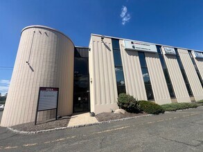 333 Route 46 W, Fairfield, NJ à louer Photo de l’immeuble– Image 1 sur 8