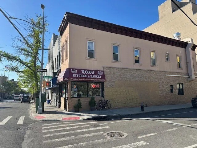 883 Cypress Ave, Ridgewood, NY à vendre - Photo de l’immeuble – Image 2 sur 13