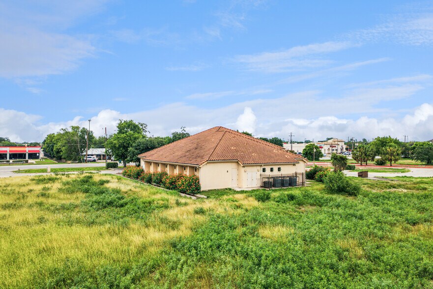 3030 Rigsby Ave, San Antonio, TX à vendre - Photo de l’immeuble – Image 2 sur 20