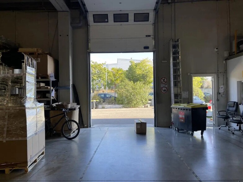 Local d’activités dans Saint-Jean-de-Védas à louer - Photo de l’immeuble – Image 3 sur 5