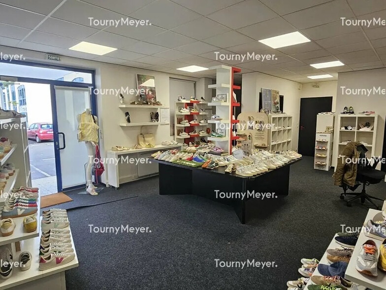 Bureau dans Saint-Grégoire à louer - Photo intérieure – Image 2 sur 4