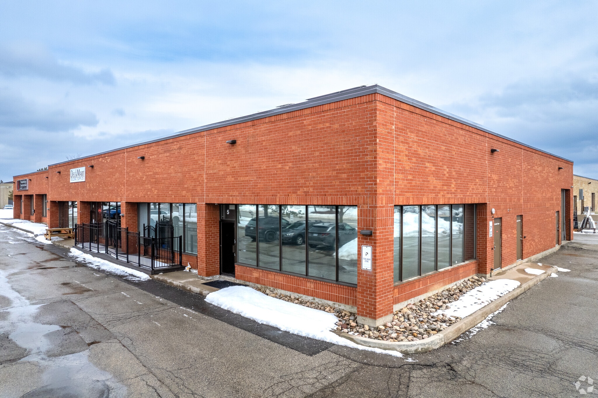 100 Marycroft Ave, Vaughan, ON à louer Photo principale– Image 1 sur 3