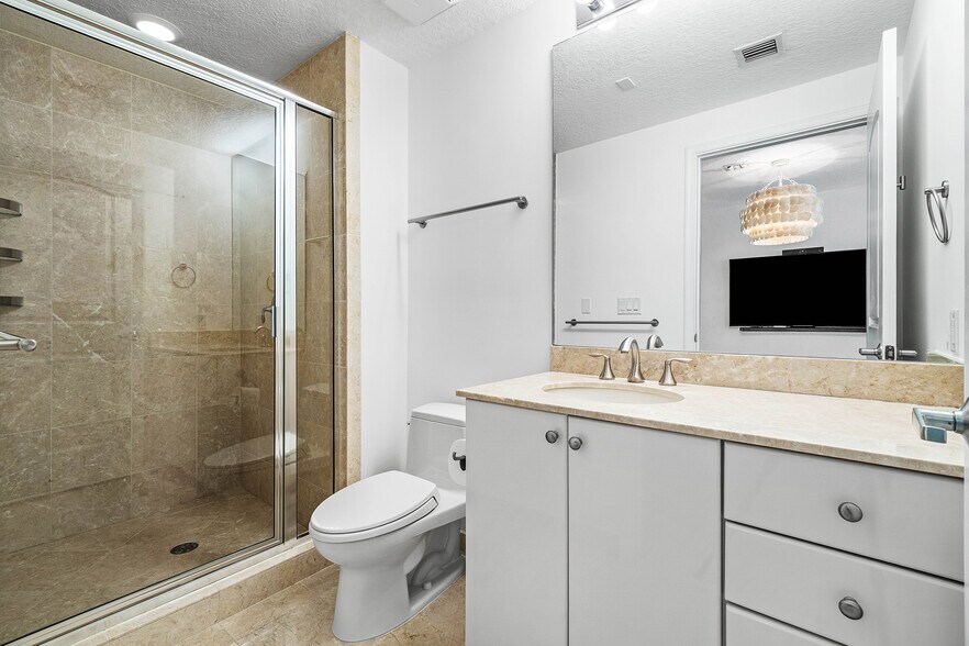 701 S Olive Ave, West Palm Beach, FL à louer - Photo de l’immeuble – Image 3 sur 18