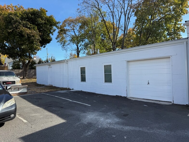 403 State Route 35, Red Bank, NJ à louer - Photo de l’immeuble – Image 1 sur 7