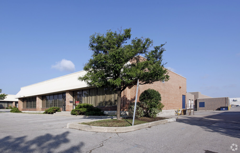 5730 Coopers Ave, Mississauga, ON à louer - Photo de l’immeuble – Image 2 sur 6