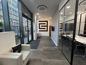 Lyon Rd, Harrow à louer Photo intérieure– Image 2 sur 6