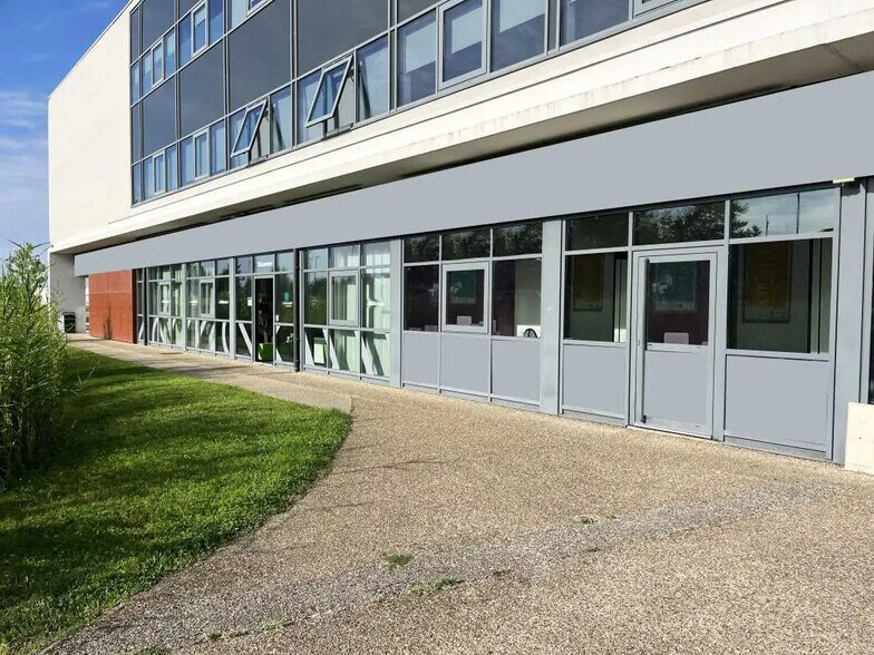 Local commercial dans Isneauville à louer - Photo de l’immeuble – Image 1 sur 10
