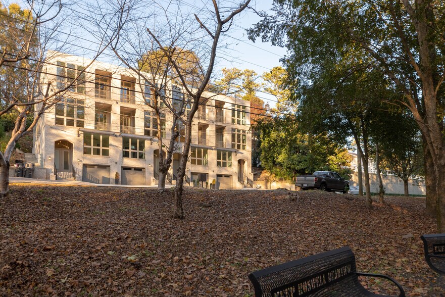 170 Oxbo Rd, Roswell, GA à vendre - Photo de l’immeuble – Image 2 sur 11
