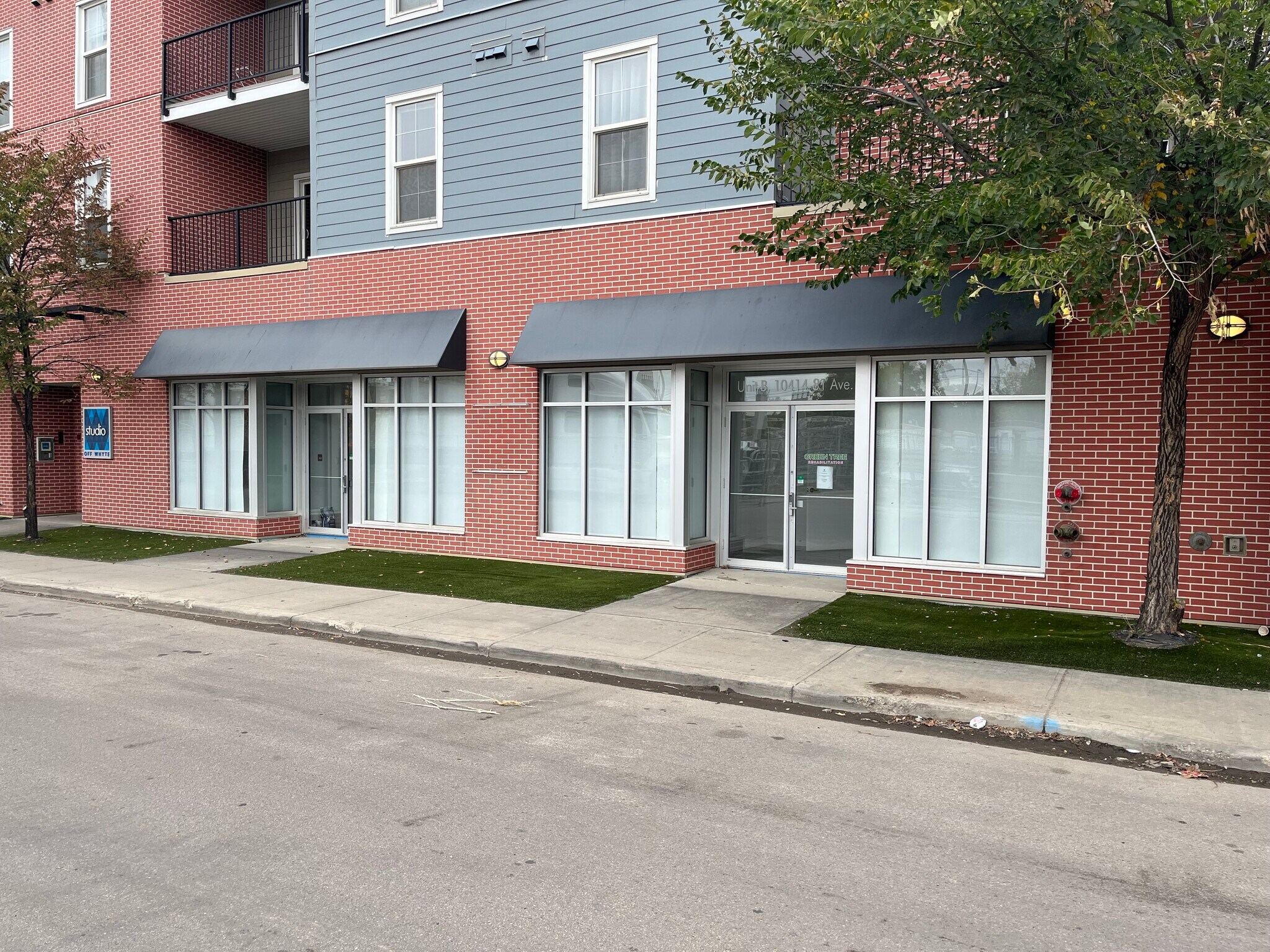 10416 81st Ave NW, Edmonton, AB à louer Photo de l’immeuble– Image 1 sur 10