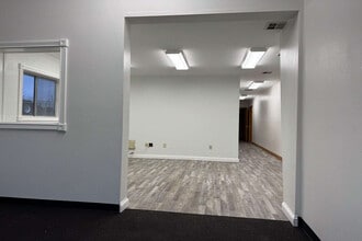 24435 NE Sandy Blvd, Wood Village, OR à louer Photo intérieure– Image 2 sur 2