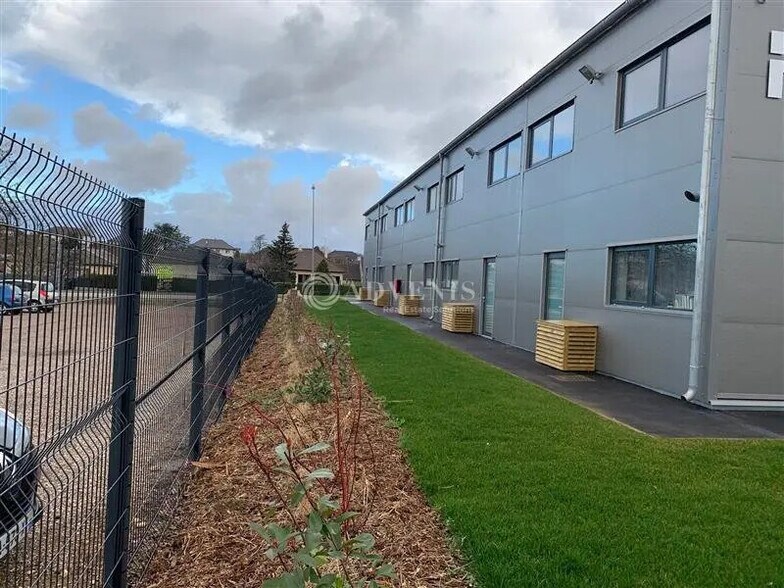 Local d’activités dans Seichamps à louer - Photo de l’immeuble – Image 1 sur 7