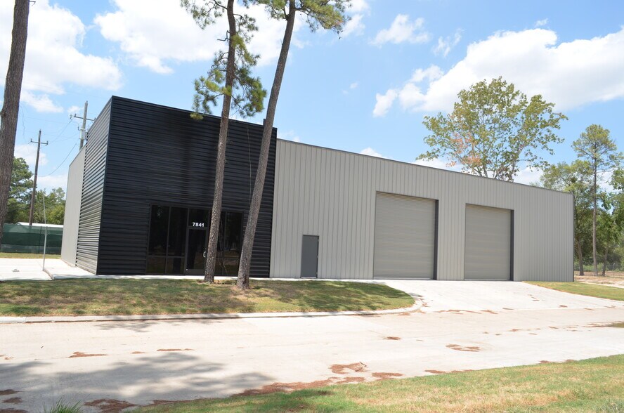 8024 Red Cedar Cir, Humble, TX à louer - Photo de l’immeuble – Image 3 sur 8