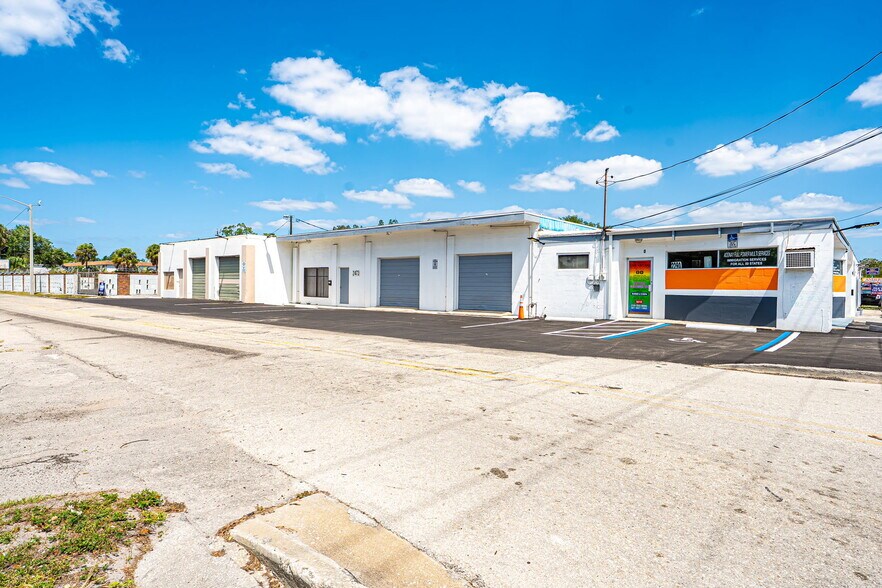 2280-2290 Fowler St, Fort Myers, FL à vendre - Photo de l’immeuble – Image 3 sur 28