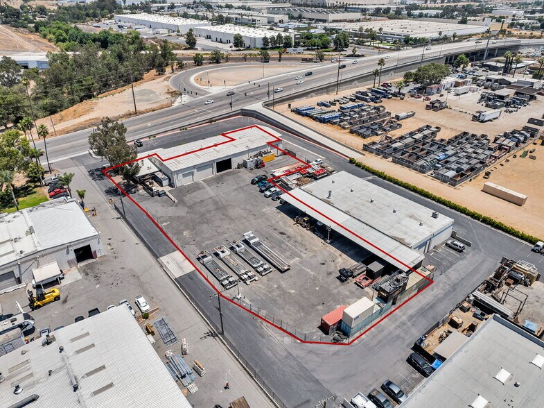 575-585 Iowa Ave, Riverside, CA à louer - Photo de l’immeuble – Image 3 sur 9