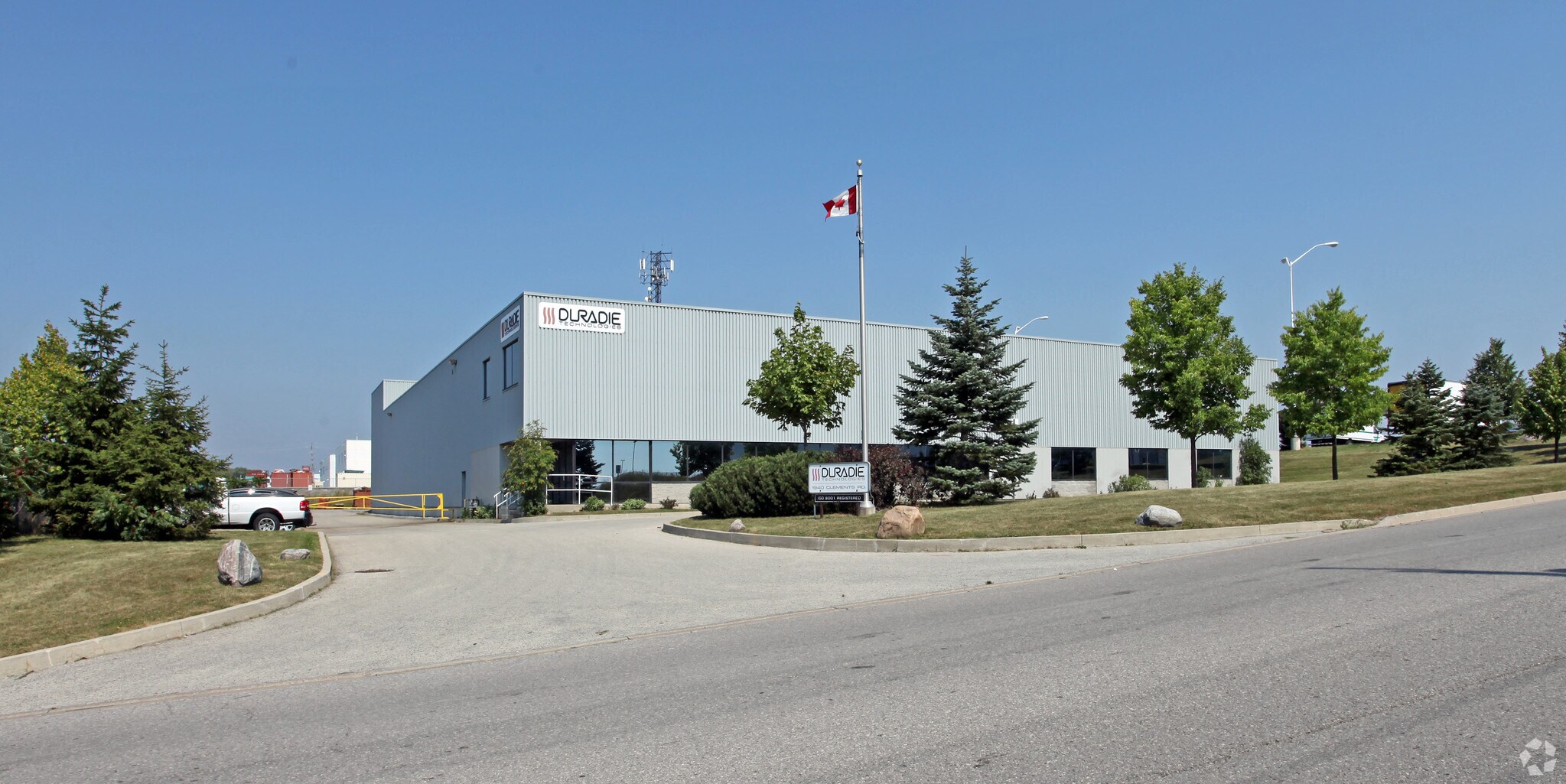 1940 Clements Rd, Pickering, ON à vendre Photo principale– Image 1 sur 21