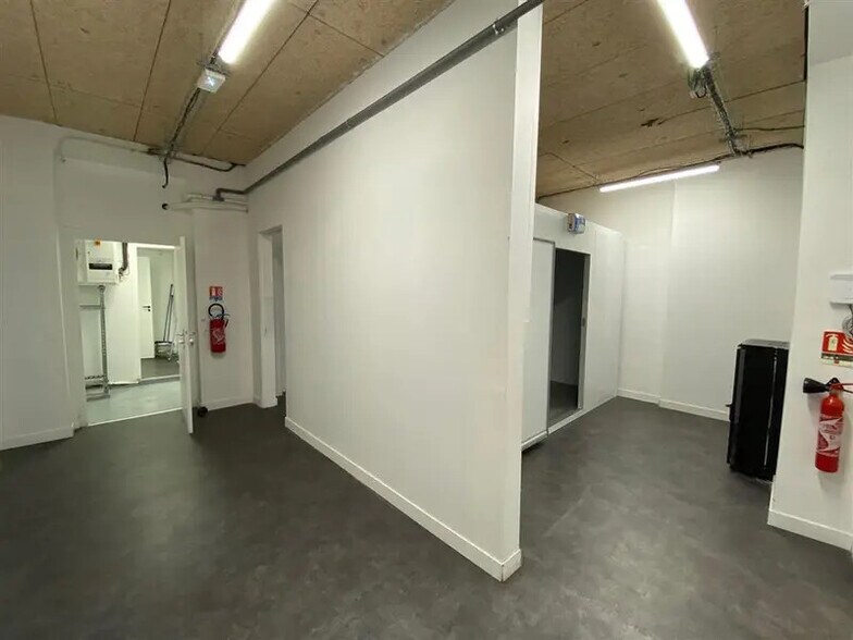 Local commercial dans Paris à louer - Photo de l’immeuble – Image 3 sur 6