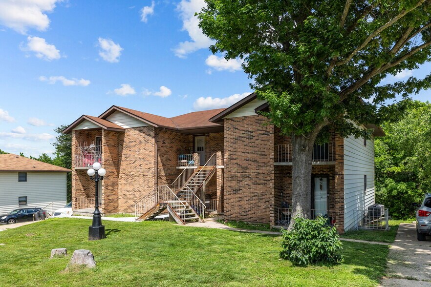 1027 Caroline Dr, Washington, MO à vendre - Photo de l’immeuble – Image 2 sur 8