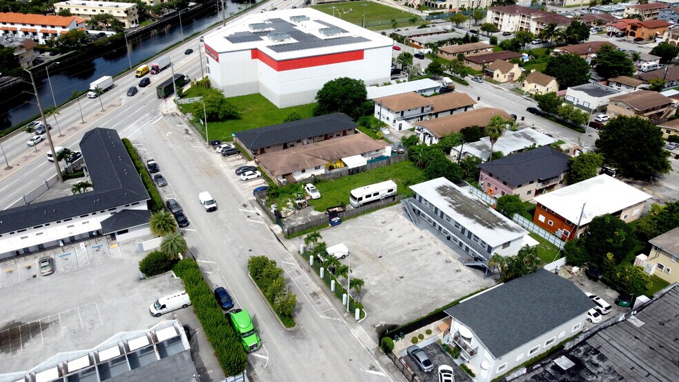 Hialeah Commons portefeuille de 6 biens à vendre sur LoopNet.fr - Photo de l’immeuble – Image 3 sur 9