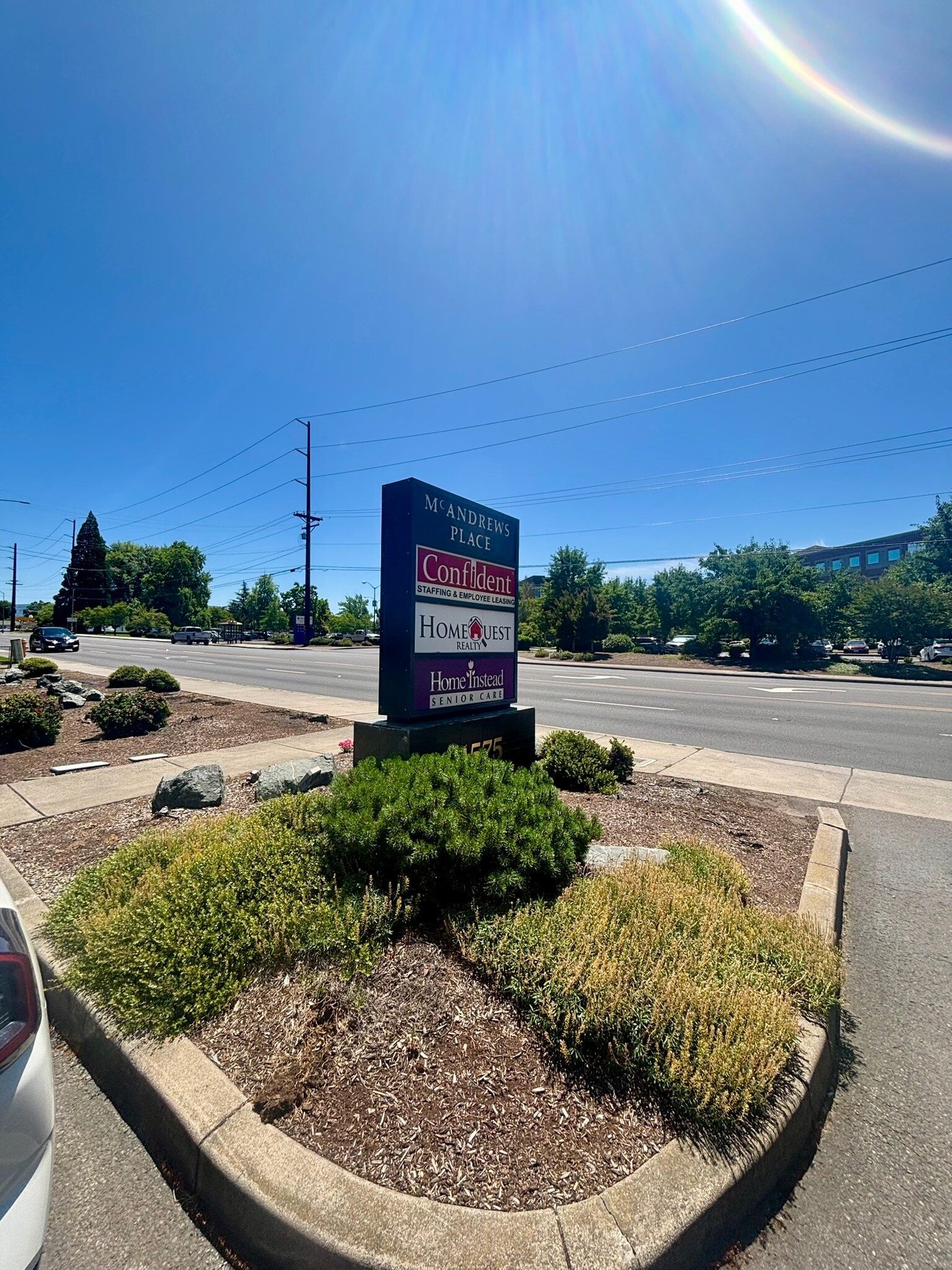 1575 E McAndrews Rd, Medford, OR à louer Photo intérieure– Image 1 sur 30