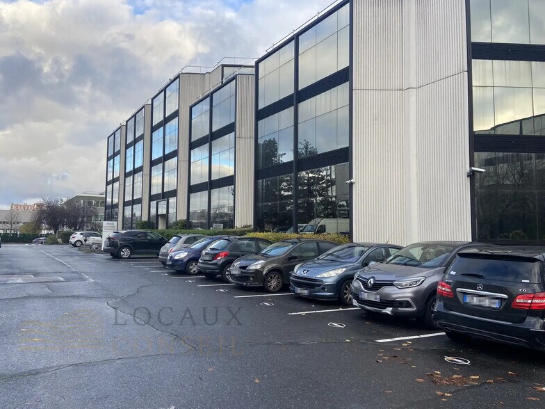 Bureau dans Argenteuil à louer - Photo de l’immeuble – Image 3 sur 7