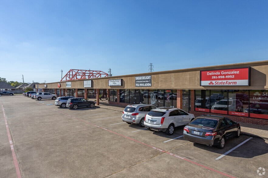 1001 Fairmont Pky, Pasadena, TX à louer - Photo de l’immeuble – Image 3 sur 6