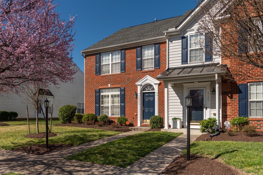 1311 Village Views Dr, Glen Allen, VA à vendre - Photo principale – Image 1 sur 72