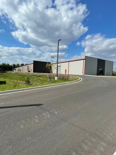 331 Aviation, Frederick, MD à vendre - Photo de l’immeuble – Image 2 sur 18