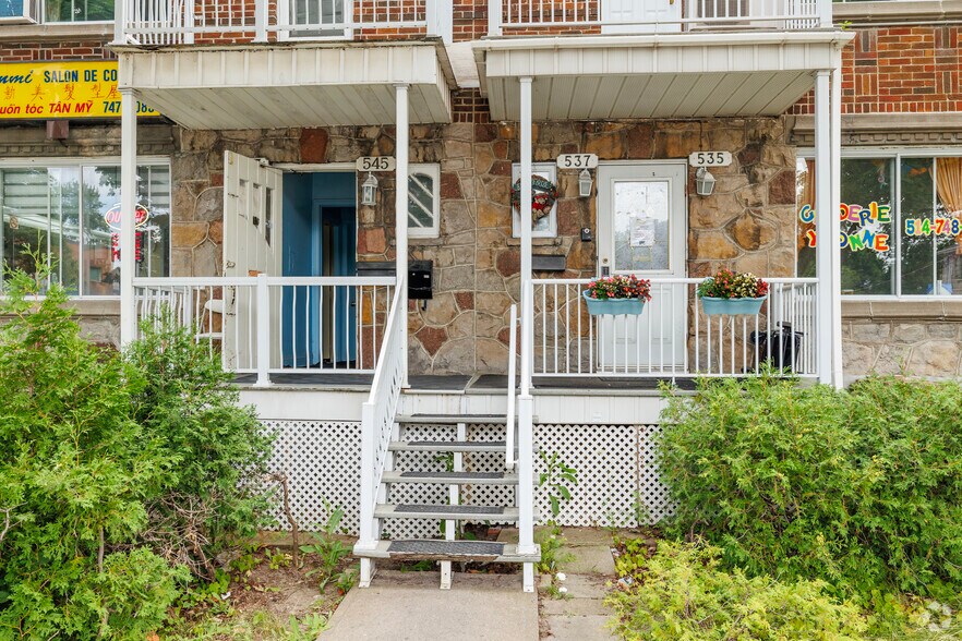 547 Boul Décarie, Saint-Laurent, QC à vendre - Photo de l’immeuble – Image 3 sur 3