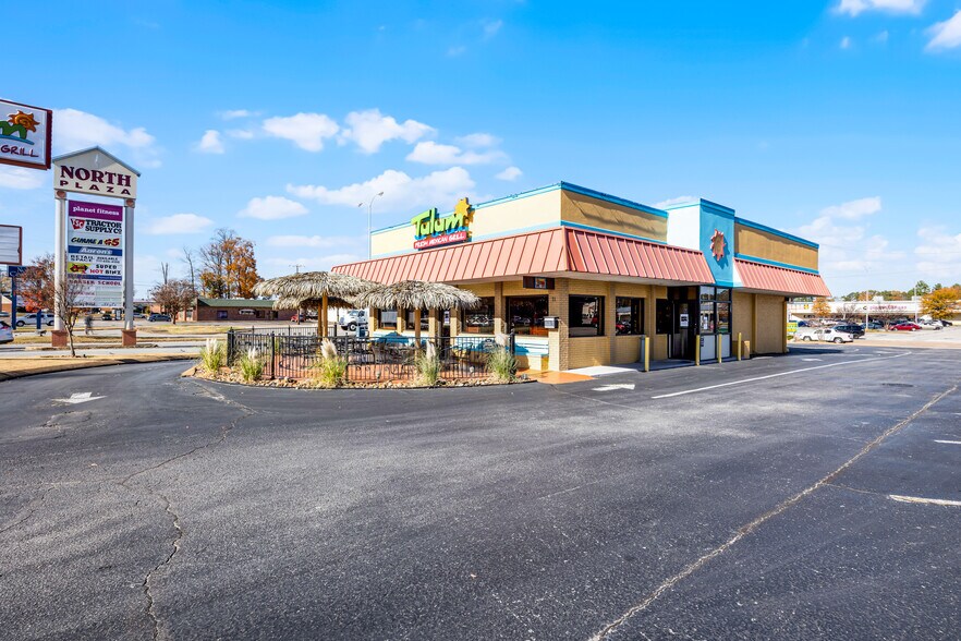 71 Carriage House Dr, Jackson, TN à vendre - Photo de l’immeuble – Image 3 sur 33