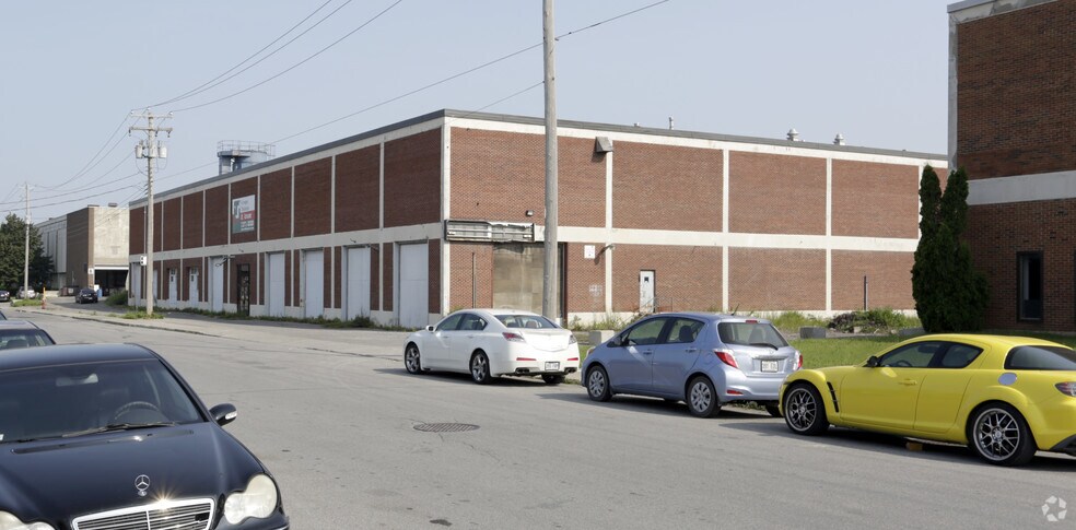 10800 Boul Parkway, Montréal, QC à louer - Photo de l’immeuble – Image 3 sur 6