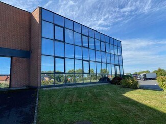 Plus de détails pour Local d'activités à louer