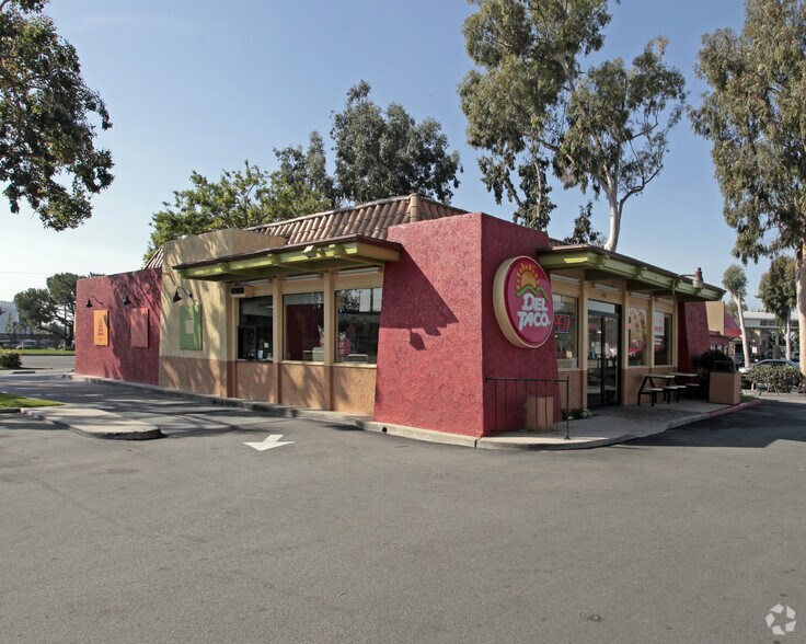 1740 E Dyer Rd, Santa Ana, CA à louer - Photo principale – Image 1 sur 5