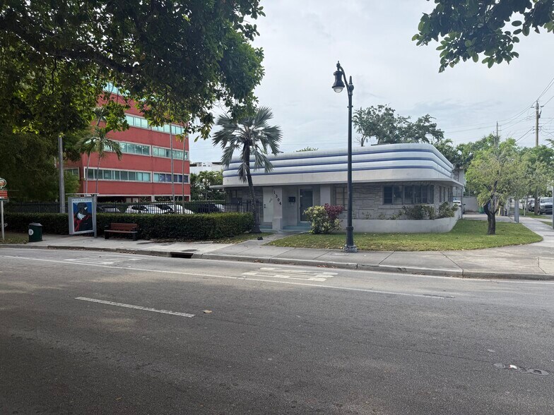 1394 Coral Way, Miami, FL à vendre - Photo de l’immeuble – Image 2 sur 7