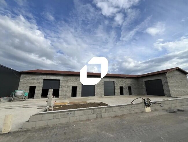 Plus de détails pour Local d'activités à louer