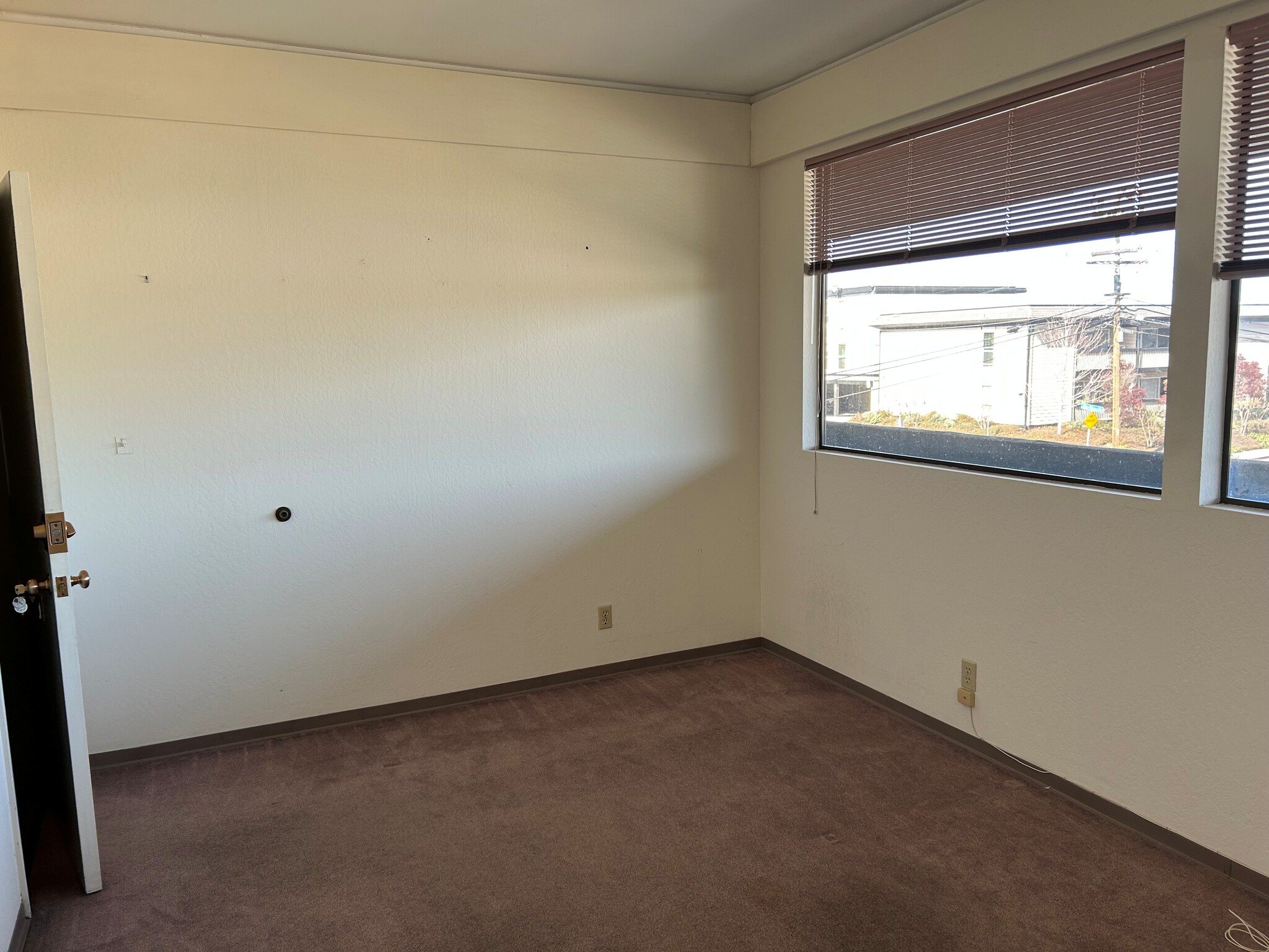 1200 Mt Diablo Blvd, Walnut Creek, CA à louer Photo de l’immeuble– Image 1 sur 4