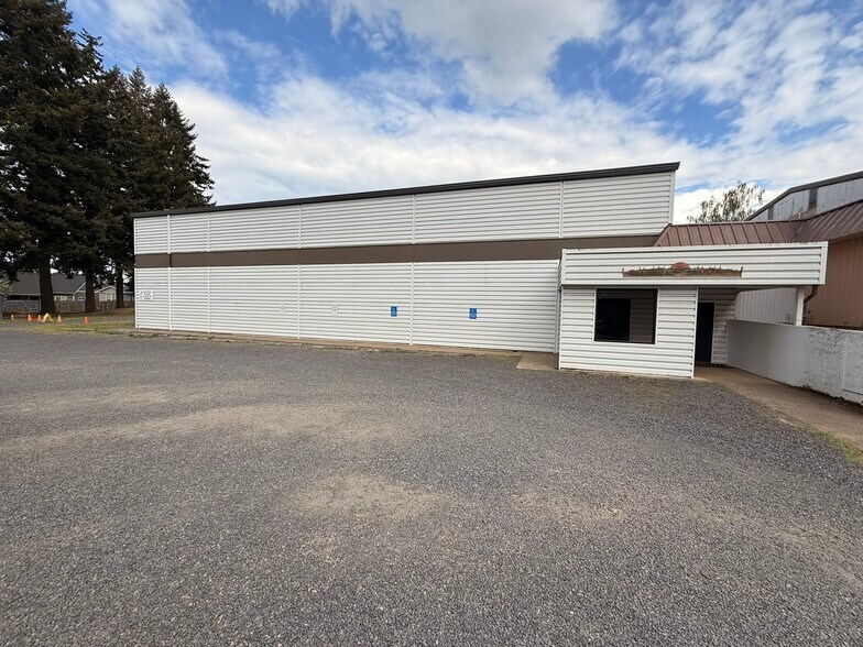 229 Eureka Ave, Silverton, OR à vendre - Photo de l’immeuble – Image 2 sur 3