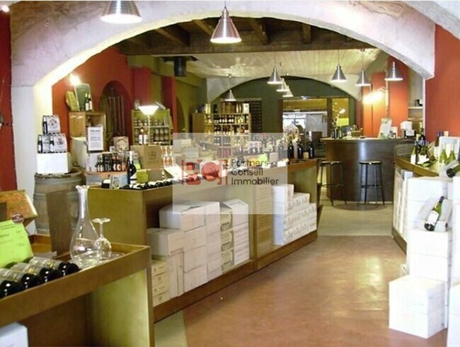 Plus de détails pour Local commercial à louer